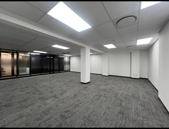 141M² OFFICE TO LET IN SANDHURST